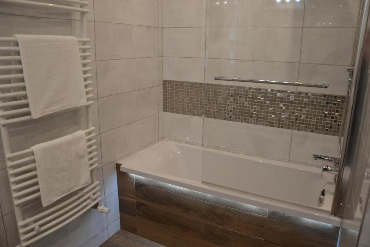 Srebrny Z Garazem Apartment